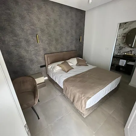 & Iris アパート *